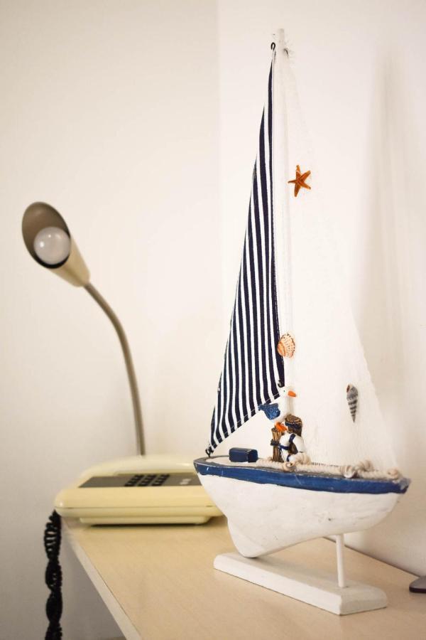 Hotel Embassy Pesaro Bagian luar foto