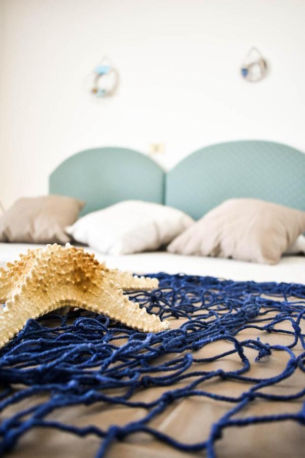 Hotel Embassy Pesaro Bagian luar foto