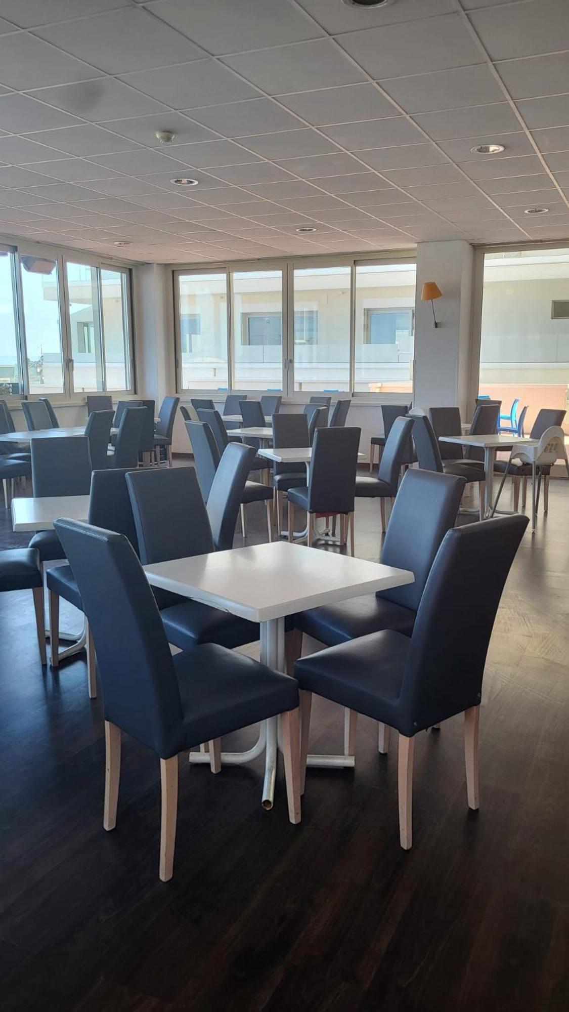 Hotel Embassy Pesaro Bagian luar foto