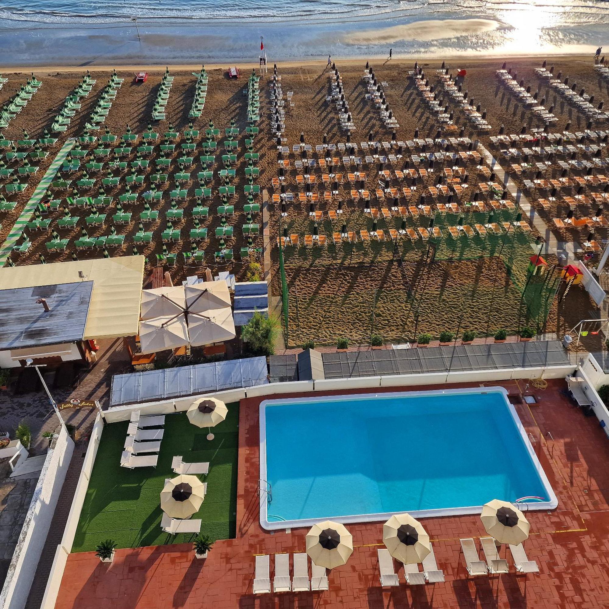 Hotel Embassy Pesaro Bagian luar foto