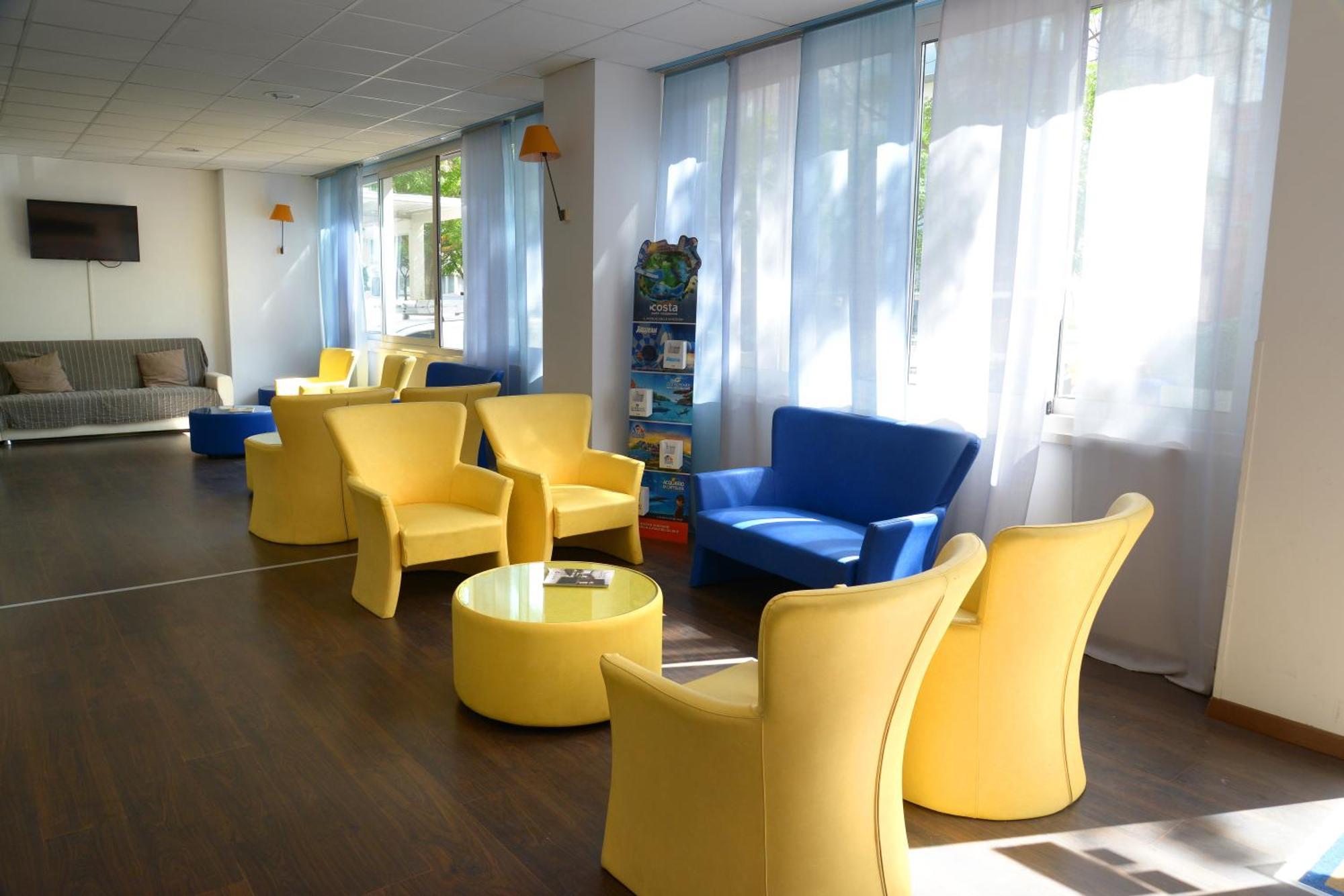 Hotel Embassy Pesaro Bagian luar foto